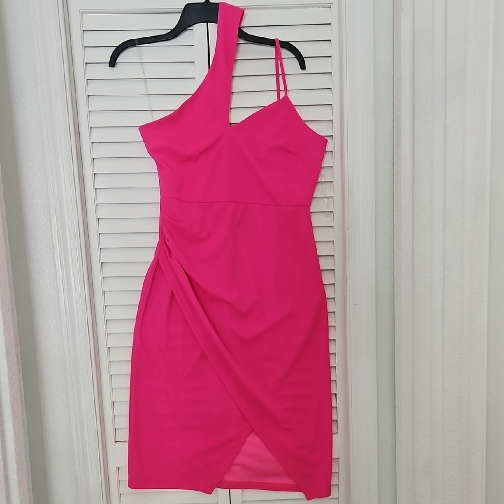Elegant Pink One-Shoulder Dress
